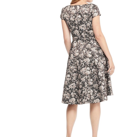 NWT Gal Meets Glam Floral Print Dress - Picture 3 of 9